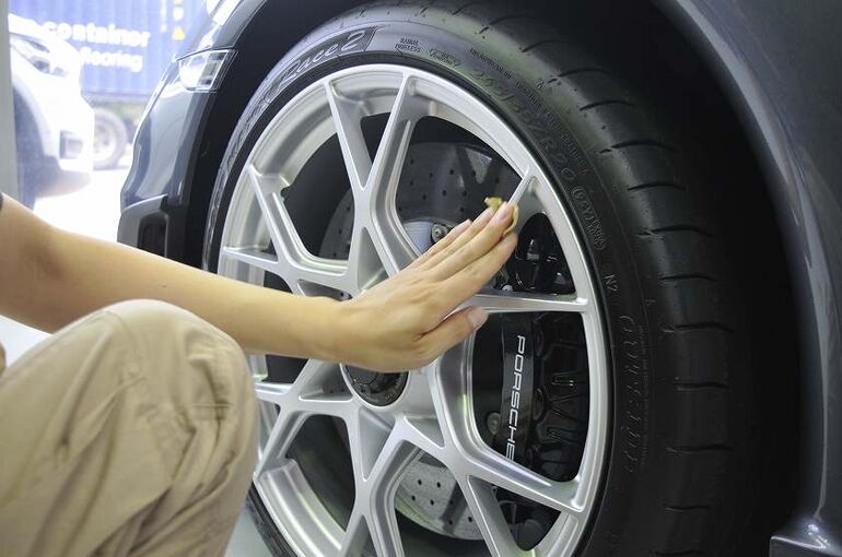 ポルシェ 718 スパイダーRS　ホイールコーティング　左前