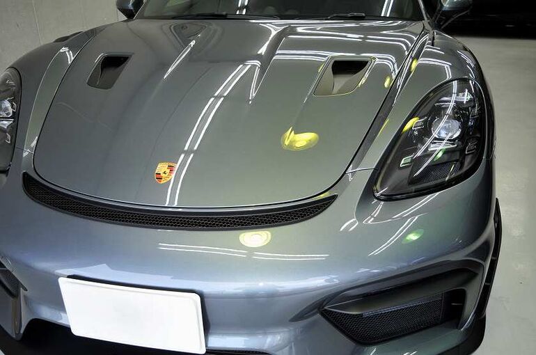 ポルシェ 718 スパイダーRS　トラフィックガラスコーティング施工完了後　前方より右サイドのアップ