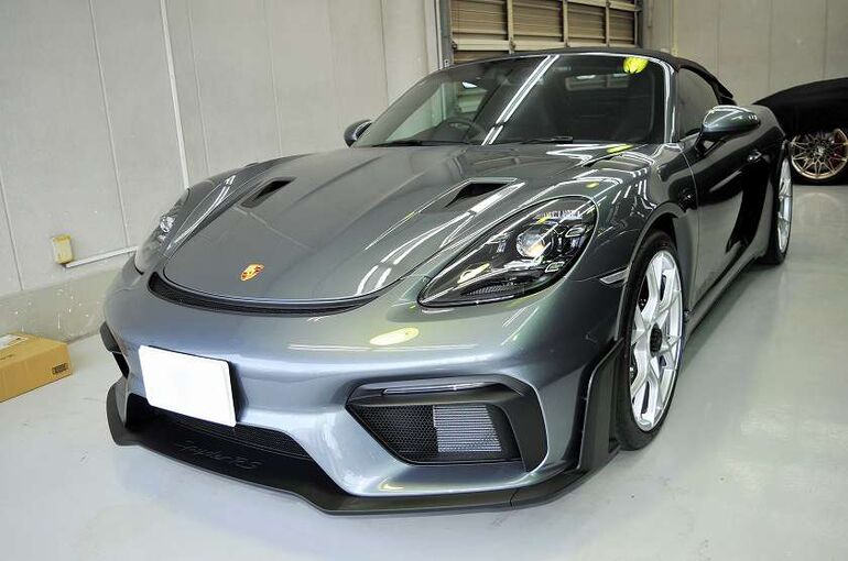 ポルシェ 718 スパイダーRS　トラフィックガラスコーティング施工完了後　右前方より全体像