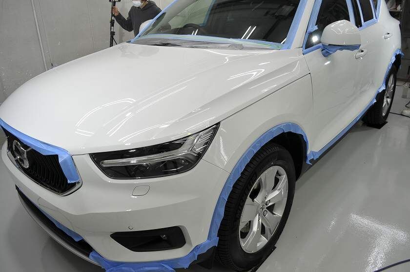 ボルボ XC40 カーコーティング施工　みがき施工前　養生　左前から　2