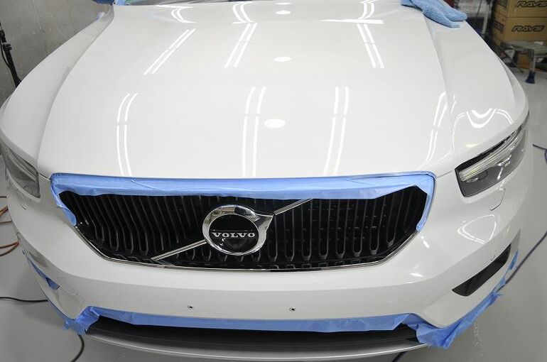 ボルボ XC40 カーコーティング施工　みがき施工前　養生　フロント部