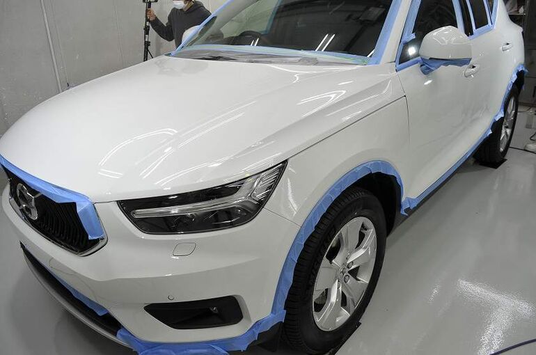 ボルボ XC40 カーコーティング施工　みがき施工前　養生　左前から　2 - コピー