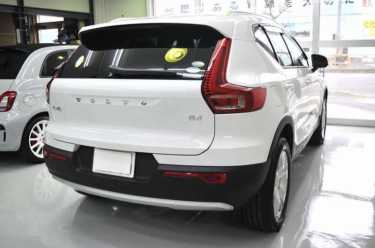 ボルボ XC40 カーコーティング施工後　右後ろから　全体像