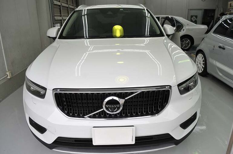 ボルボ XC40 カーコーティング施工後　正面からアップ