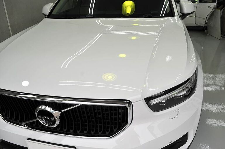 ボルボ XC40 カーコーティング施工後　左ボンネット部　アップ