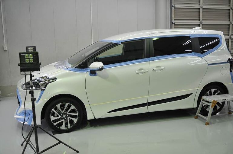 ボルボ XC40　カーコーティング　施工前　磨き前　養生後　左側から　全体像