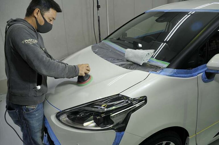 ボルボ XC40　カーコーティング　施工　ボンネット部　試し磨き
