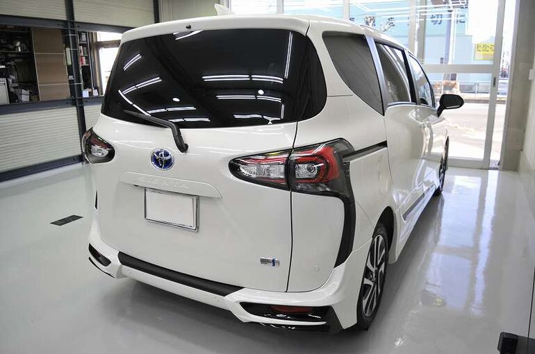 ボルボXC40　カーコーティング施工後　右後ろから　全体像の写真