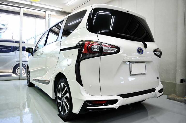 ボルボXC40　カーコーティング施工後　左後ろ下から　全体像の写真