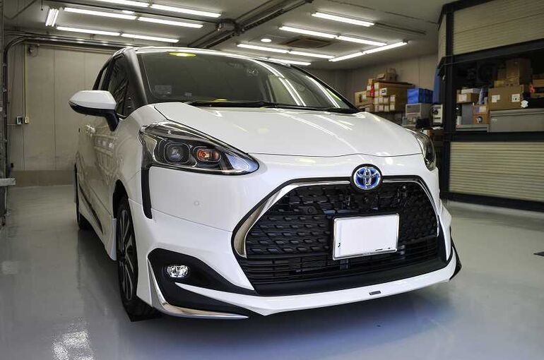 ボルボXC40　カーコーティング施工後　右前下から　全体像の写真