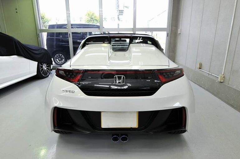 ホンダS660のカーコーティング施工完了　真後ろから車両全体を撮った写真