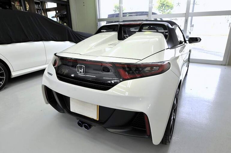 ホンダS660のカーコーティング施工完了　右後ろから車両全体を撮った写真
