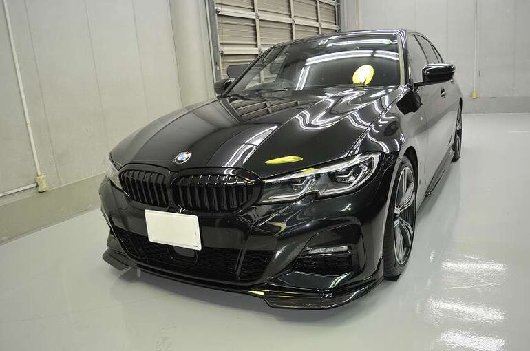 BMW320iのカーコーティング施工後の画像　左前から車両全体を撮った写真