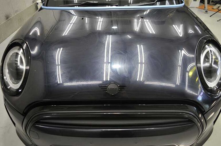 5.BMWミニ　カーコーティング施工中の画像