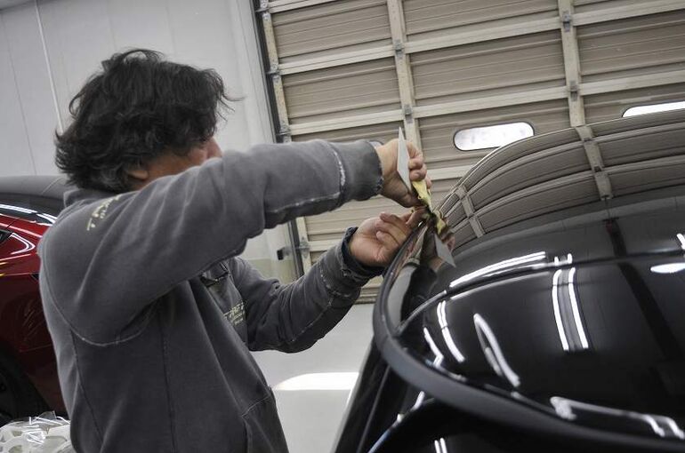 21.BMWミニ　カーコーティング施工中の画像