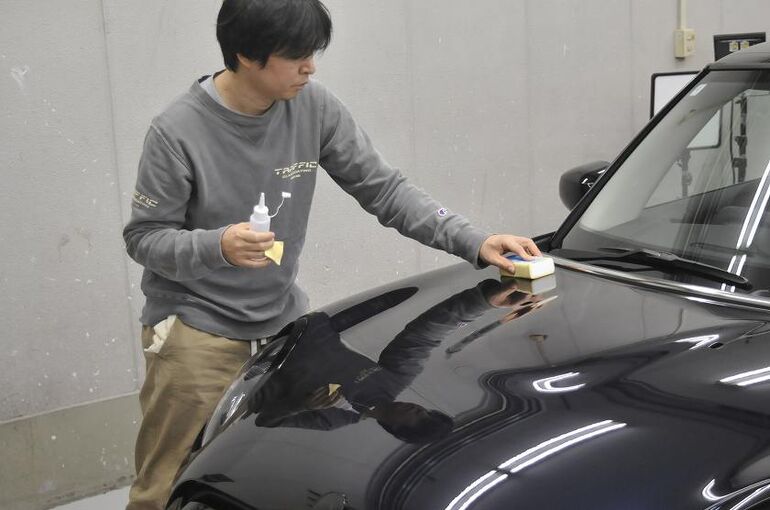 23.BMWミニ　カーコーティング施工中の画像