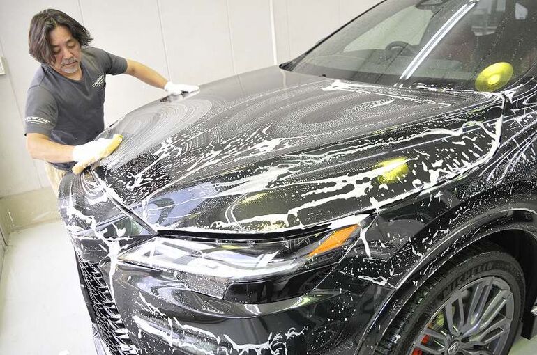 3..レクサスRX500ｈ　カーコーティング施工中の画像　洗車