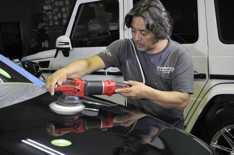 12.レクサスRX500ｈ　カーコーティング施工中の画像　試し磨き