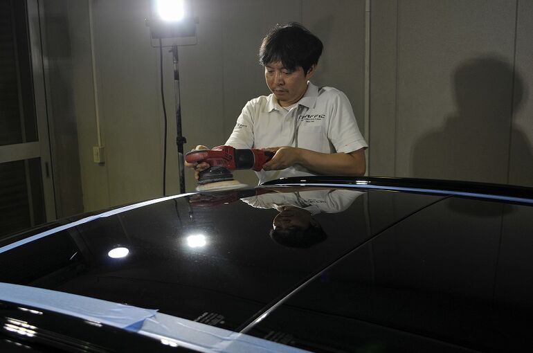 13.レクサスRX500ｈ　カーコーティング施工中の画像　磨き施工