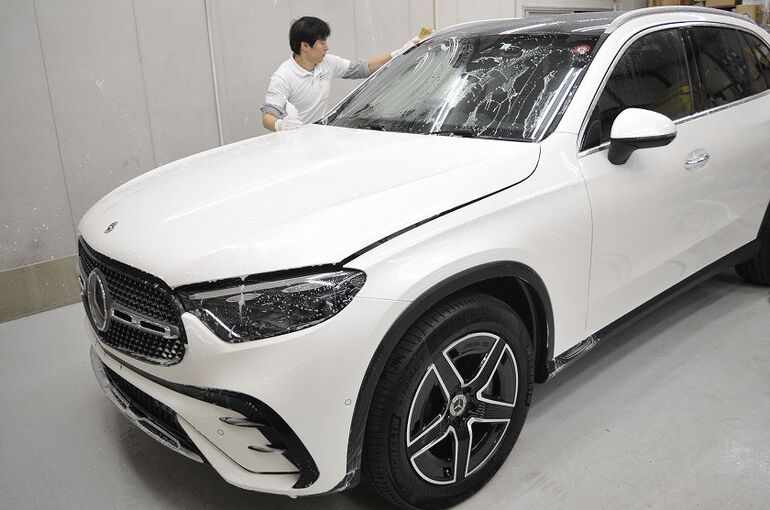 5.メルセデスベンツGLC カーコーティング施工中の画像 洗車