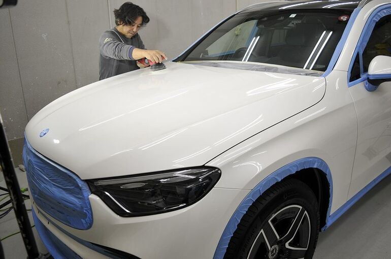 11.メルセデスベンツGLC カーコーティング施工中の画像 試し磨き