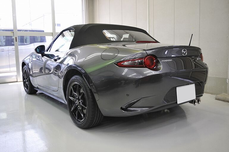Mazda_roadster_23